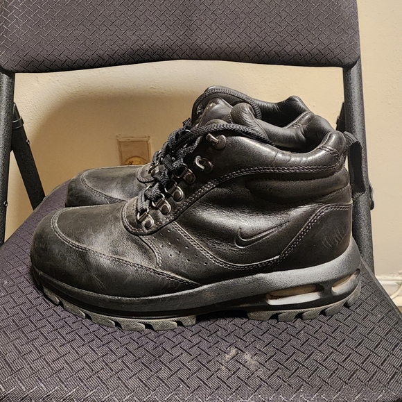 Nike Black Leather Men's Boots - Picture 1 of 5